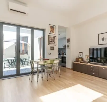 公寓 Casa Cermenate - Bright With Patio